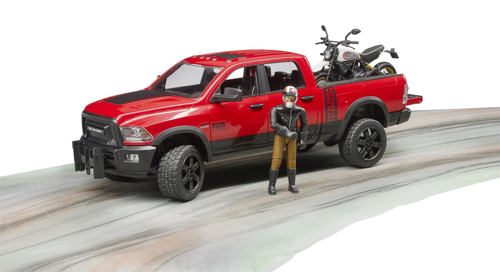 Bruder RAM 2500 Power Wagon mit Scrambler Ducati Desert Sled & Fahrer