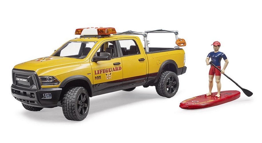 BRUDER RAM 2500 Power Wagon Life Guard mit Figur, Stand Up Paddle und Light & Sound Modul