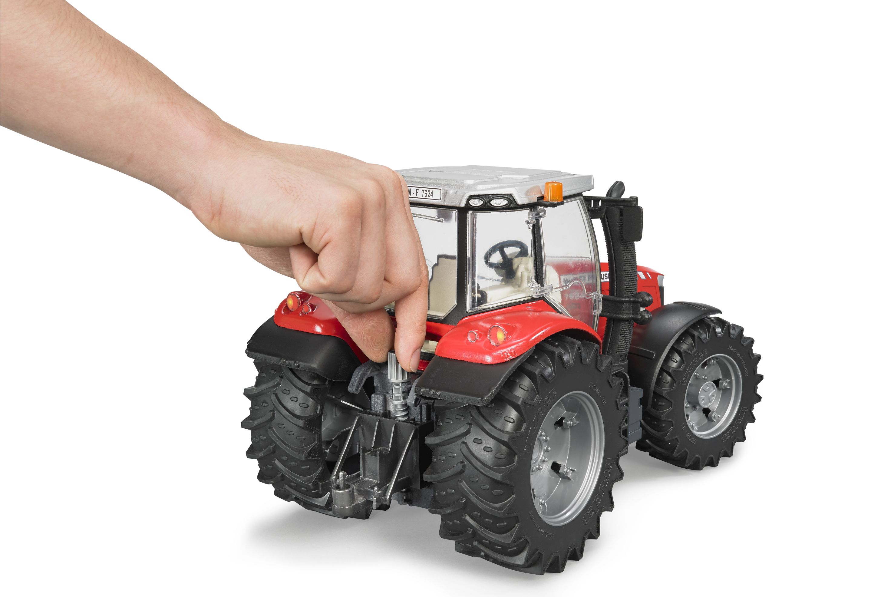 Bruder Massey Ferguson Traktor 7624