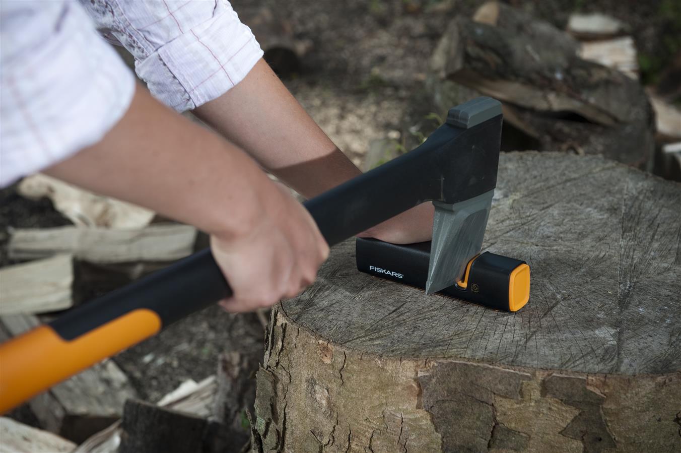 Fiskars økse- og knivsliber Xsharp med 2 positioner
